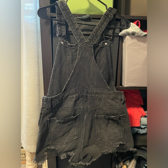 Distressed Overall Shorts - Picture 3 of 4